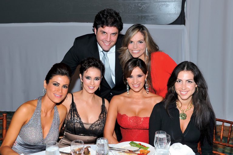 Carlos Bardasano, Maria Jose Barraza, Vanesa Hauc, Claudia Trejos, Catherine Siachoque & Carole Bardasano