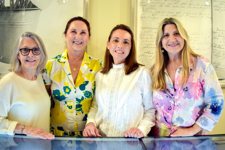 Debbie Friedman, Mila Taran, Karla Vivas & Vivian Galego-Mendez