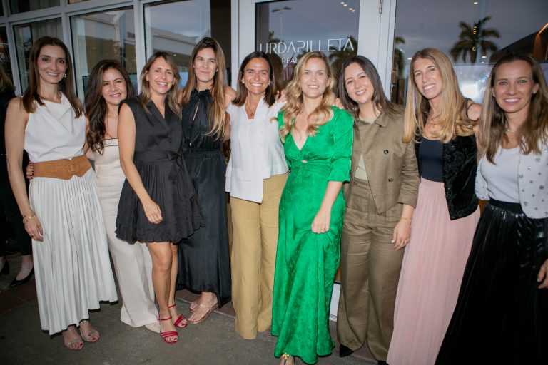 Adriana Perez Zea, Lenzy Hernandez, Soledad Carreiro, Maria Porro, Victoria Brisky, Dolores Urdapilleta, Daniela Ospina, Ana Von Bernard, Mariana Lafuente