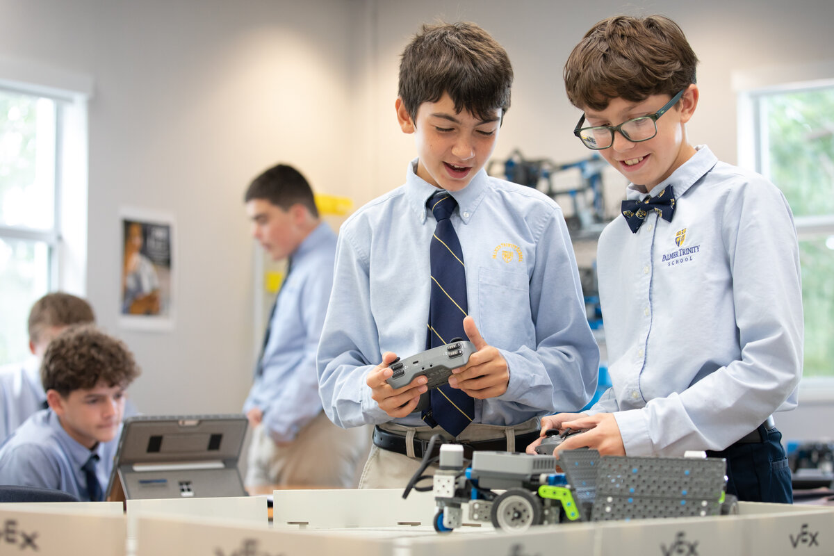 Palmer Trinity School students in robotics class