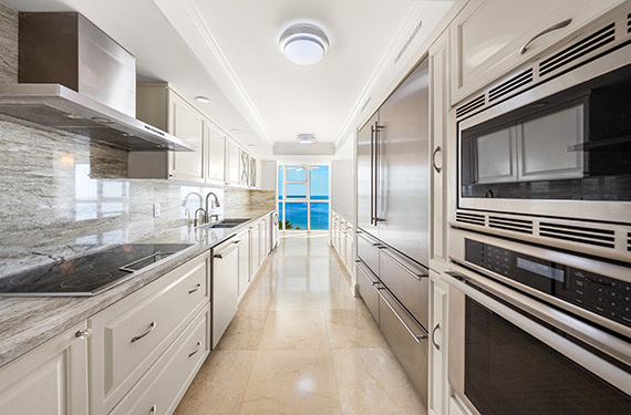 Mar Azul Key Biscayne: Renovated Top-Floor Oceanfront Residence