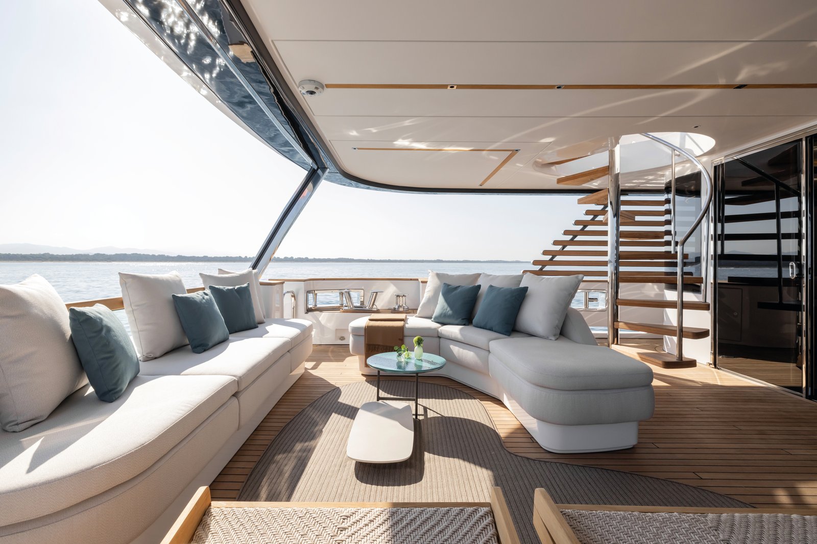 Maiora M-30 Superyacht: Indoor-Outdoor Living on the Water