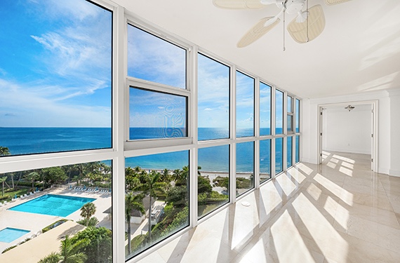 Mar Azul Key Biscayne: Renovated Top-Floor Oceanfront Residence